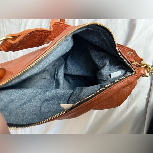 Clare V. Moyen Messenger - Picture 5 of 9